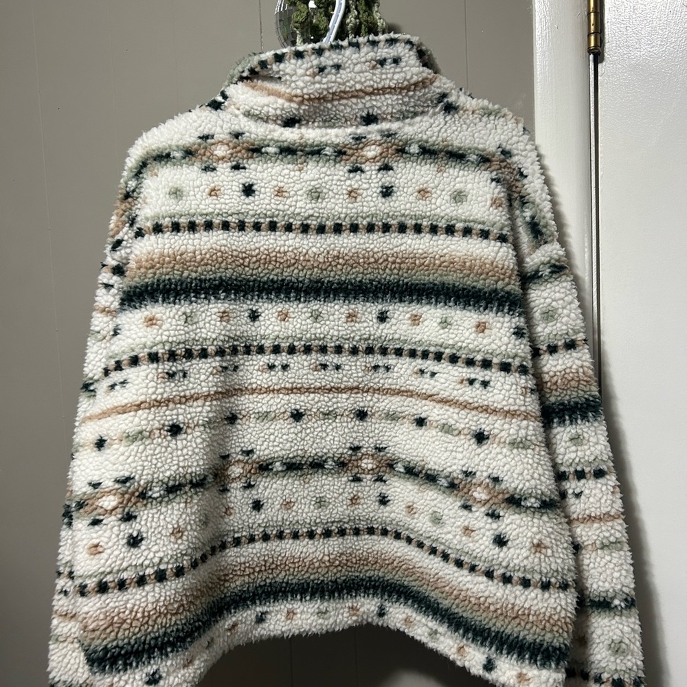 Cozy Aztec Patterned Sweater - Picture 4 of 4